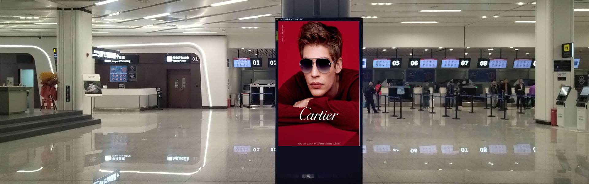 Vertical advertising LCD display is very suitable for marketing in places with high traffic such as airports.