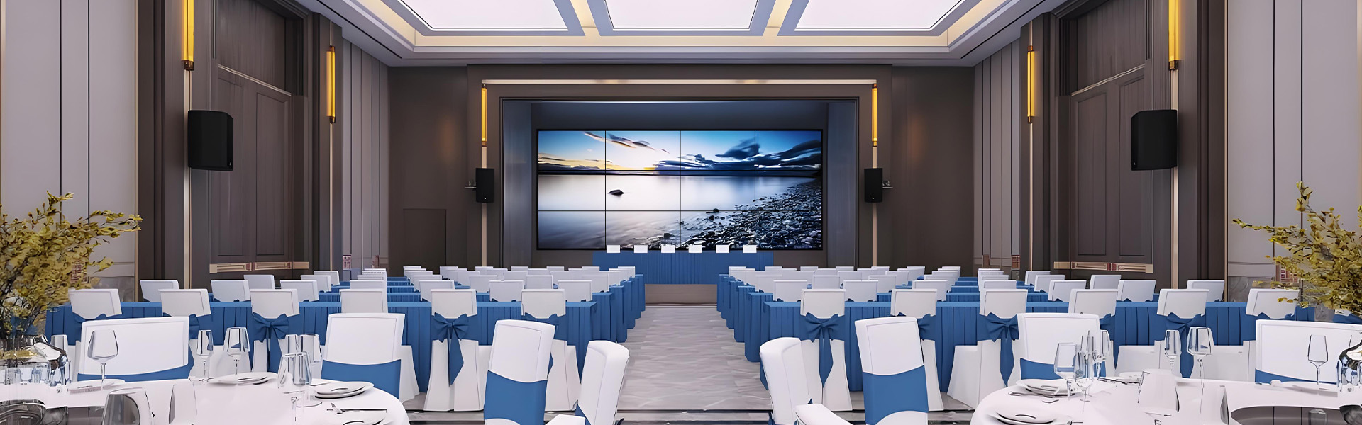 This splicing screen can be combined to fit the screen of the banquet hall