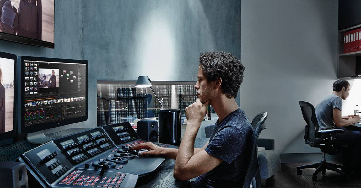 Screens required for professional design and film and television production usually use high color gamut technology